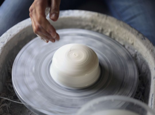 porcelaine ; ceramiste ; tournage ; pate céramique